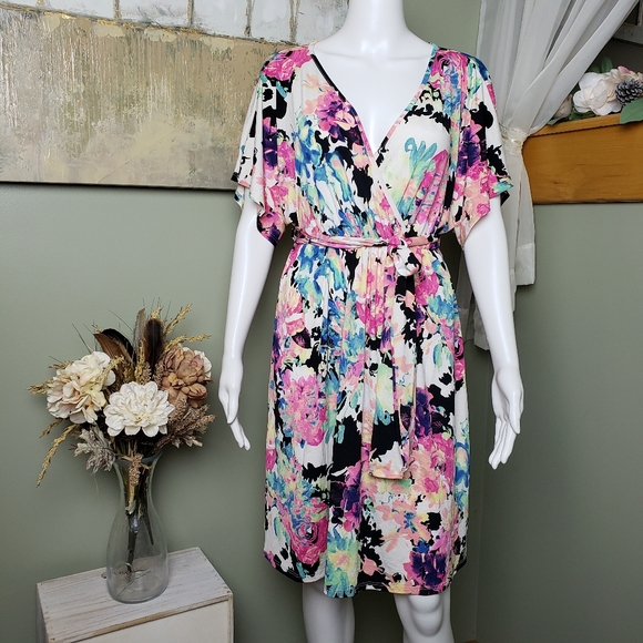 Vanilla Bay Dresses & Skirts - Floral Faux Wrap Dress